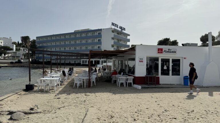 Bar Flotante am Playa Talamanca