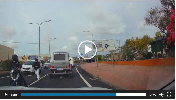 Dreister Uhrendiebstahl auf offener Straße: Motorrad-Diebe schlagen in Ibiza zu