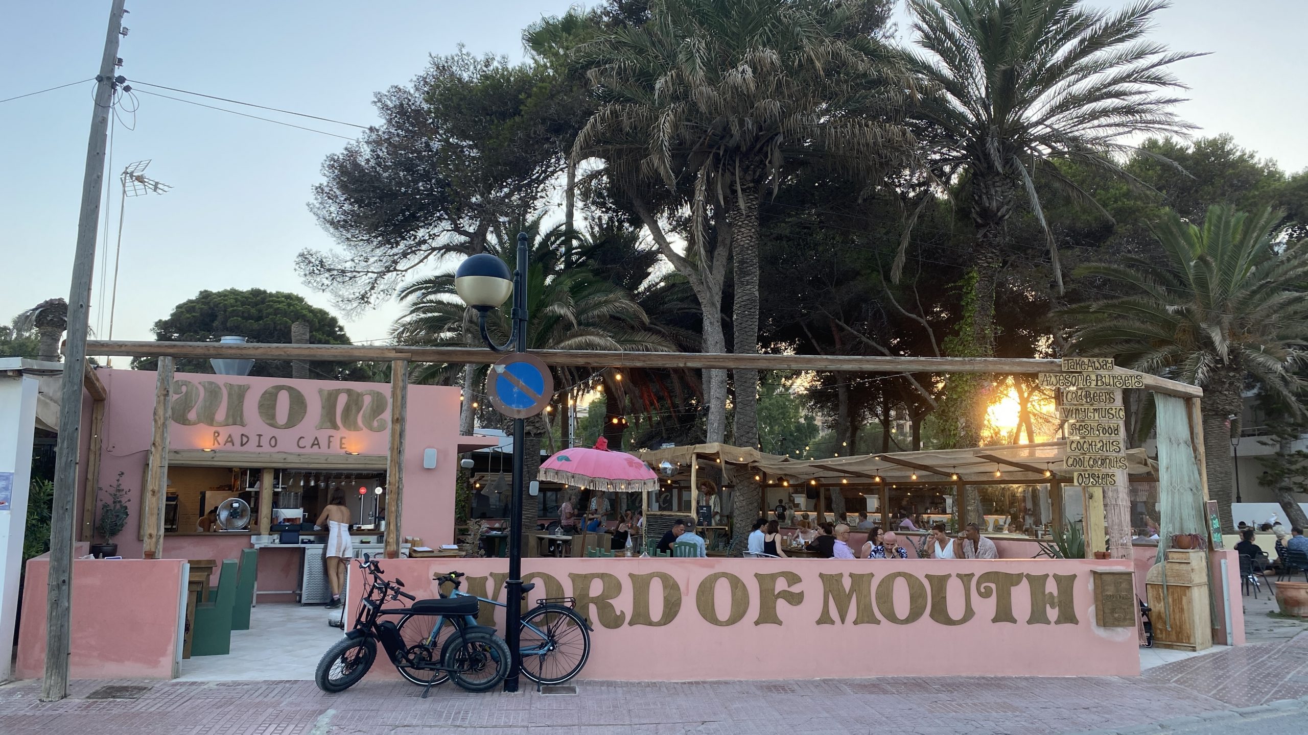 Ev’s Gastro T(r)ip: WOM radio cafe – Word of Mouth in Santa Eulalia