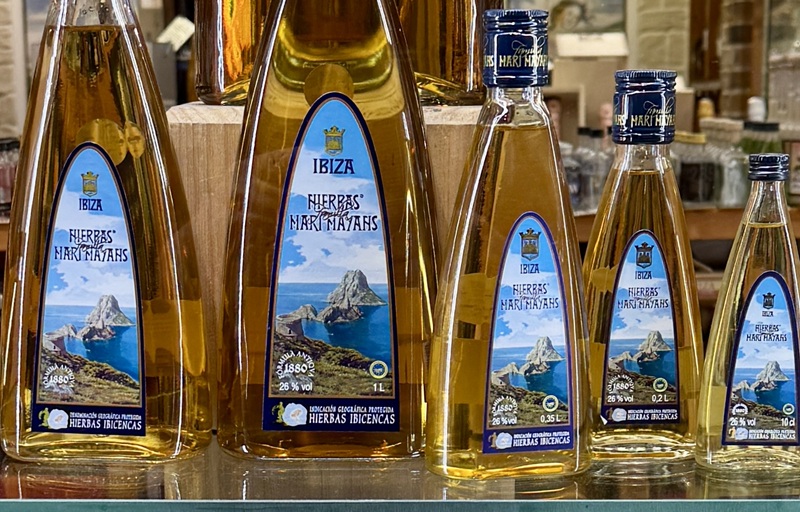 Hierbas Ibicencas – Der Kultlikör von Ibiza