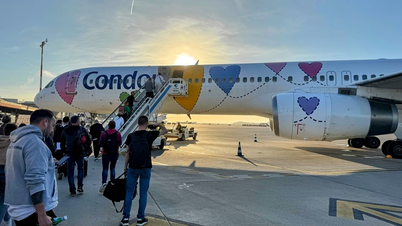 Direktflüge nach Ibiza 2025: Diese Airlines bringen dich auf die Insel