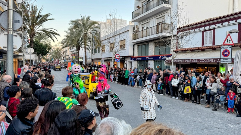 Die Karnevalsumzüge auf Ibiza 2025