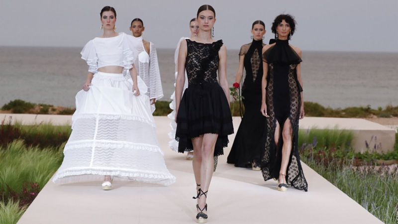 Adlib Modenschau 2025 auf Ibiza – Arrels de sa Terra in Sa Pedrera