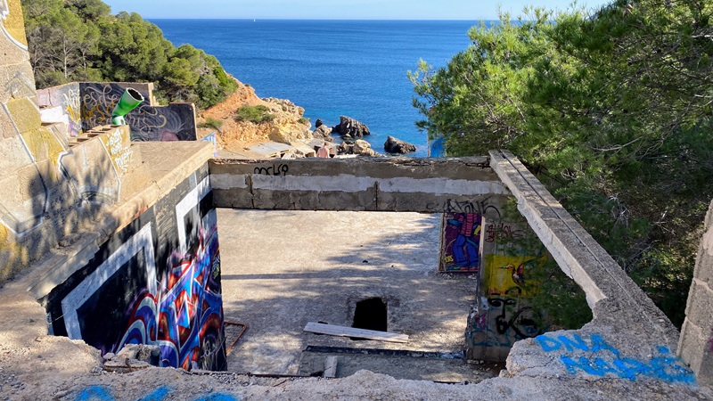 Cala d’en Serra: Der Anfang vom Ende einer Bauruine