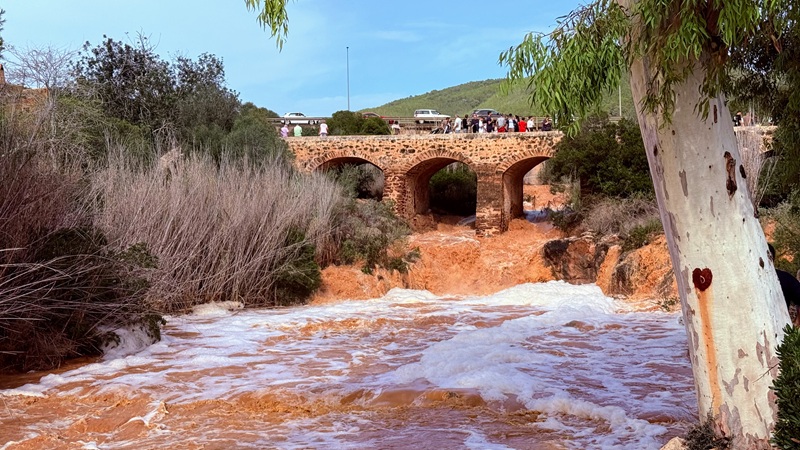 Der Fluss von Santa Eulalia wird zum reißenden Strom